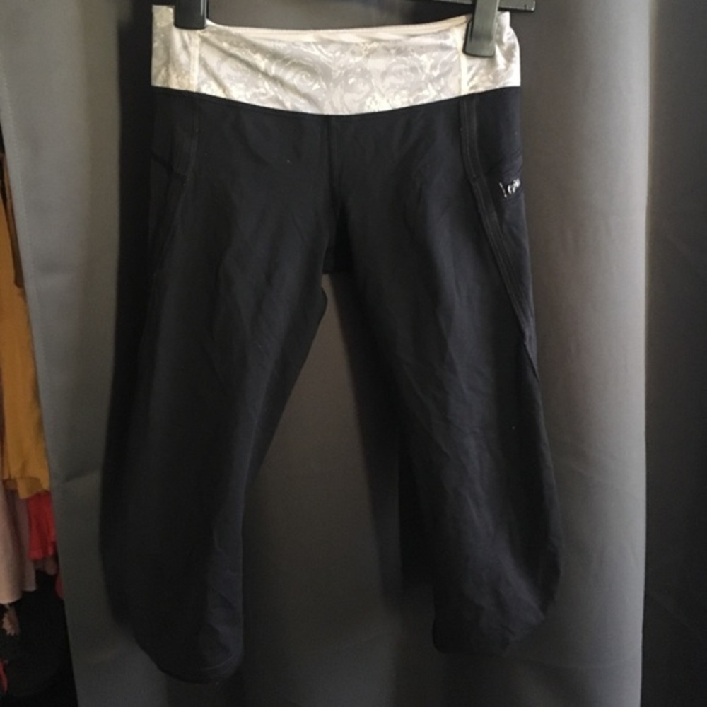 Lululemon black crop leggings size 6